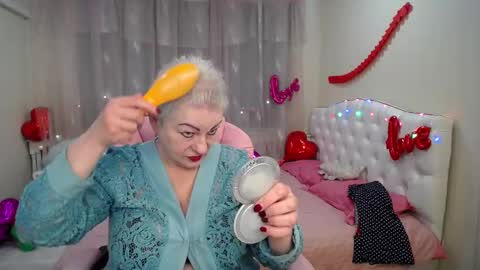 kaylesmoll online show from February 11, 7:38 pm