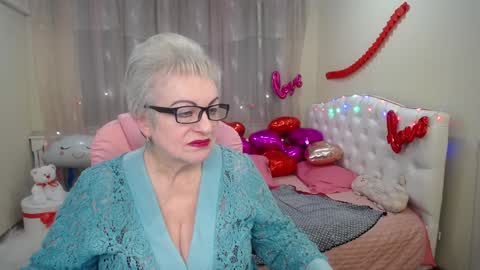 kaylesmoll online show from February 4, 9:31 pm