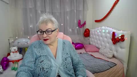 kaylesmoll online show from February 22, 12:49 am