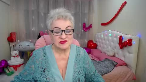kaylesmoll online show from February 12, 9:22 pm