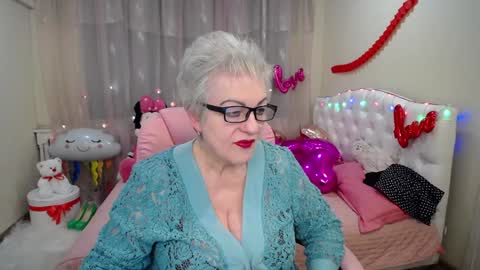 kaylesmoll online show from February 2, 7:25 pm
