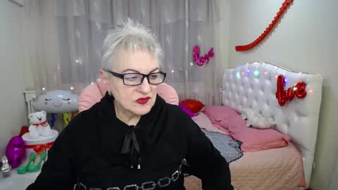 kaylesmoll online show from February 19, 12:25 am