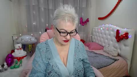kaylesmoll online show from February 19, 11:36 pm
