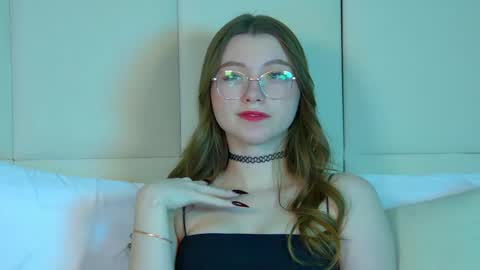 Snapshot of keiraace chatting on February 21, 10:37 pm Keira online show from February 21, 10:37 pm