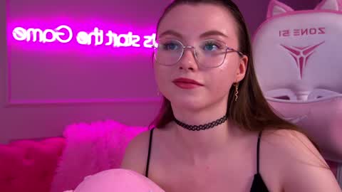 Snapshot of keiraace chatting on February 23, 12:37 pm Keira online show from February 23, 12:37 pm