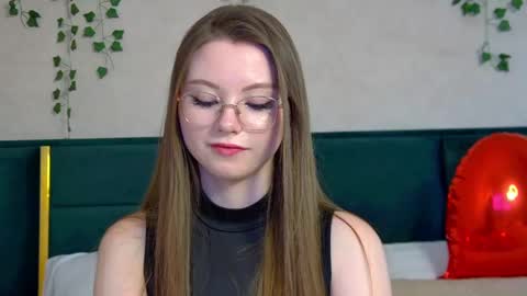 Snapshot of keiraace chatting on February 15, 7:17 pm Keira online show from February 15, 7:17 pm
