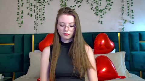 Snapshot of keiraace chatting on February 15, 1:05 pm Keira online show from February 15, 1:05 pm
