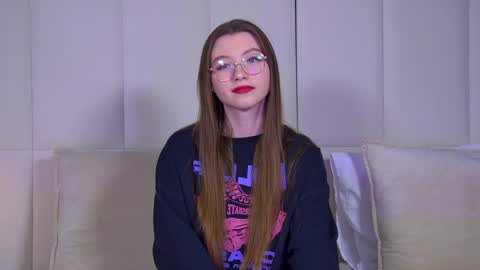 Snapshot of keiraace chatting on February 5, 6:37 pm Keira online show from February 5, 6:37 pm