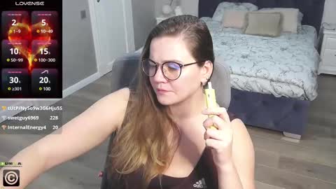 Snapshot of kellielowie chatting on February 18, 2:49 pm kellielowie online show from February 18, 2:49 pm