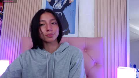 Snapshot of kendall_saenz chatting on December 27, 8:39 pm kendall_saenz online show from December 27, 8:39 pm