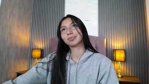 Snapshot of kendall_saenz chatting on March 5, 7:49 pm kendall_saenz online show from March 5, 7:49 pm