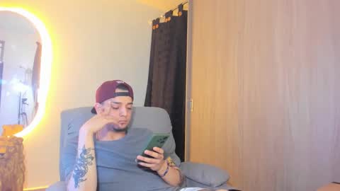 Snapshot of kendel_dimitri chatting on February 12, 6:51 am kendel_dimitri online show from February 12, 6:51 am