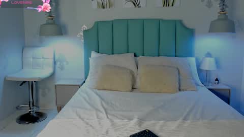 kentha_mitchells online show from February 12, 10:35 am