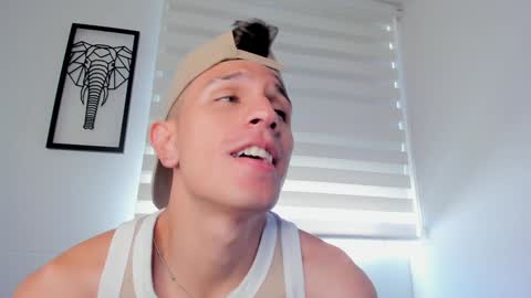 Snapshot of kevin_ahs1 chatting on December 11, 3:58 pm Kevin Ahs online show from December 11, 3:58 pm