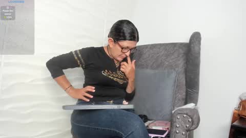 Snapshot of keyla_milf chatting on March 7, 3:08 am Keila Milf online show from March 7, 3:08 am