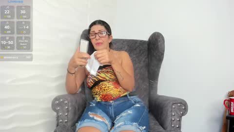 Snapshot of keyla_milf chatting on March 6, 5:46 am Keila Milf online show from March 6, 5:46 am
