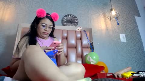 Snapshot of keyra_miller chatting on March 1, 2:26 am keyra_miller online show from March 1, 2:26 am