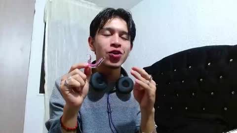 Snapshot of kianryu chatting on September 18, 1:42 am Adrian Chlloe online show from September 18, 1:42 am