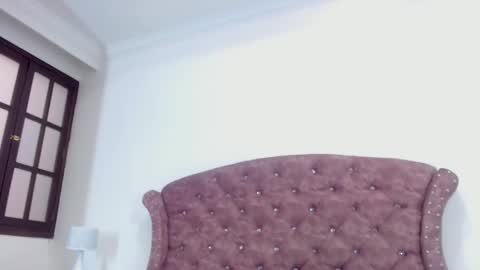 K I M online show from February 18, 2:38 pm