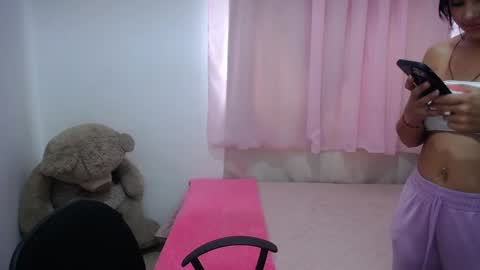 Snapshot of kimberly_slim chatting on February 12, 4:33 pm Kim online show from February 12, 4:33 pm