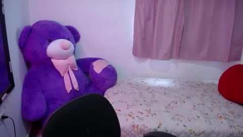 Snapshot of kimberly_slim chatting on September 12, 12:29 pm Kim online show from September 12, 12:29 pm