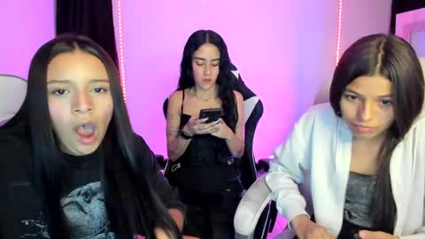 Snapshot of kimmi_foxy chatting on January 22, 11:43 pm kimmi online show from January 22, 11:43 pm