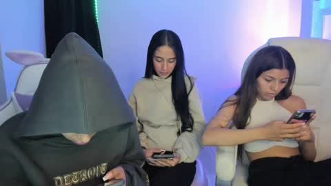 Snapshot of kimmi_foxy chatting on December 11, 2:30 am kimmi online show from December 11, 2:30 am