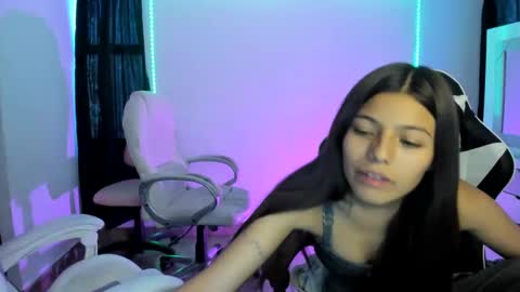 Snapshot of kimmi_foxy chatting on January 21, 10:19 pm kimmi online show from January 21, 10:19 pm
