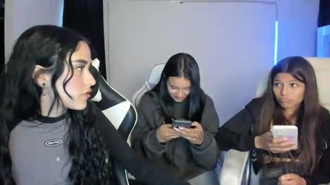 Snapshot of kimmi_foxy chatting on February 12, 11:09 pm kimmi online show from February 12, 11:09 pm