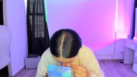 Snapshot of kimmi_foxy chatting on December 3, 8:22 pm kimmi online show from December 3, 8:22 pm