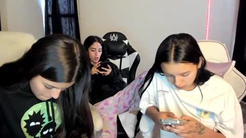 Snapshot of kimmi_foxy chatting on February 24, 10:25 pm kimmi online show from February 24, 10:25 pm