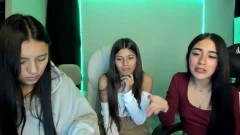 Snapshot of kimmi_foxy chatting on February 23, 2:40 am kimmi online show from February 23, 2:40 am