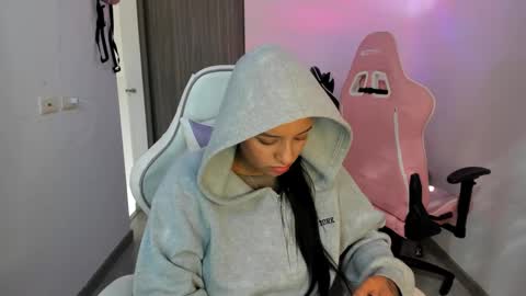 Snapshot of kimmi_foxy chatting on September 19, 8:12 pm kimmi online show from September 19, 8:12 pm