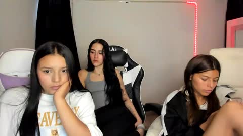 Snapshot of kimmi_foxy chatting on February 20, 11:10 pm kimmi online show from February 20, 11:10 pm