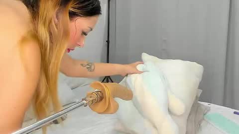 Snapshot of kinky_alisson chatting on February 21, 10:39 am Alisson Summers online show from February 21, 10:39 am