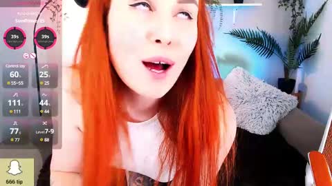 Snapshot of kiraxmoon chatting on February 28, 8:18 pm kiraxmoon online show from February 28, 8:18 pm