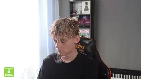 Snapshot of kirill_20_cm chatting on September 12, 1:35 pm Kirill and Andrey online show from September 12, 1:35 pm