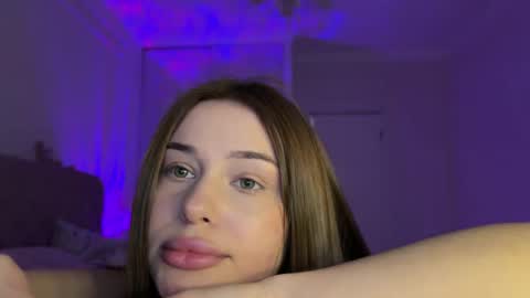 kisskeyy online show from February 9, 11:15 pm
