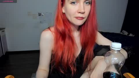 Snapshot of kitsunemoon chatting on January 9, 7:18 pm Kitsune online show from January 9, 7:18 pm