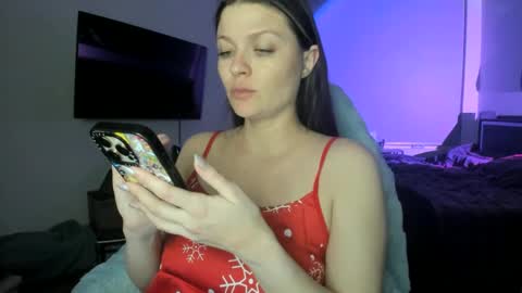 Snapshot of kitsuneserina77 chatting on December 22, 9:33 am Serina Chan online show from December 22, 9:33 am