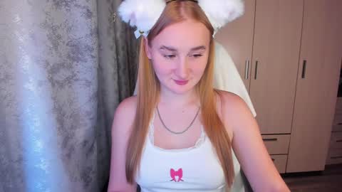Snapshot of kitten_sun chatting on December 22, 11:54 am kitten_sun online show from December 22, 11:54 am