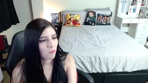 Snapshot of kittykat18x chatting on February 18, 1:32 am Isabel online show from February 18, 1:32 am