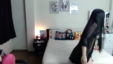 Snapshot of kittykat18x chatting on February 9, 8:34 pm Isabel online show from February 9, 8:34 pm