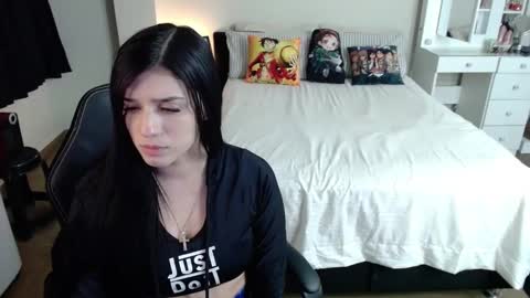 Snapshot of kittykat18x chatting on February 12, 5:37 am Isabel online show from February 12, 5:37 am