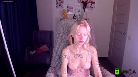 Snapshot of kris_grant chatting on December 7, 10:39 am kris_grant online show from December 7, 10:39 am
