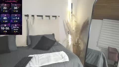 Snapshot of kylie_smith20 chatting on February 15, 4:14 am Kylie online show from February 15, 4:14 am