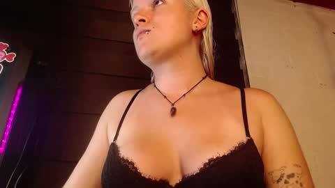 Snapshot of la_femme_fatale_ chatting on March 8, 12:33 am Hanna FREE ONLYFANS online show from March 8, 12:33 am