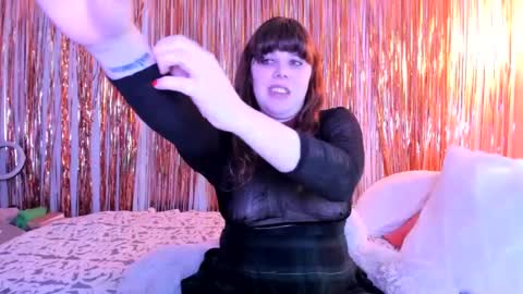 Snapshot of laceylust666 chatting on December 16, 9:52 pm Chelsea Poe online show from December 16, 9:52 pm