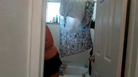 Snapshot of lacybell chatting on February 8, 10:40 pm lacybell online show from February 8, 10:40 pm