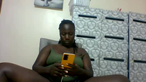 Snapshot of ladyblossoms19 chatting on January 7, 5:20 pm lindah32 online show from January 7, 5:20 pm